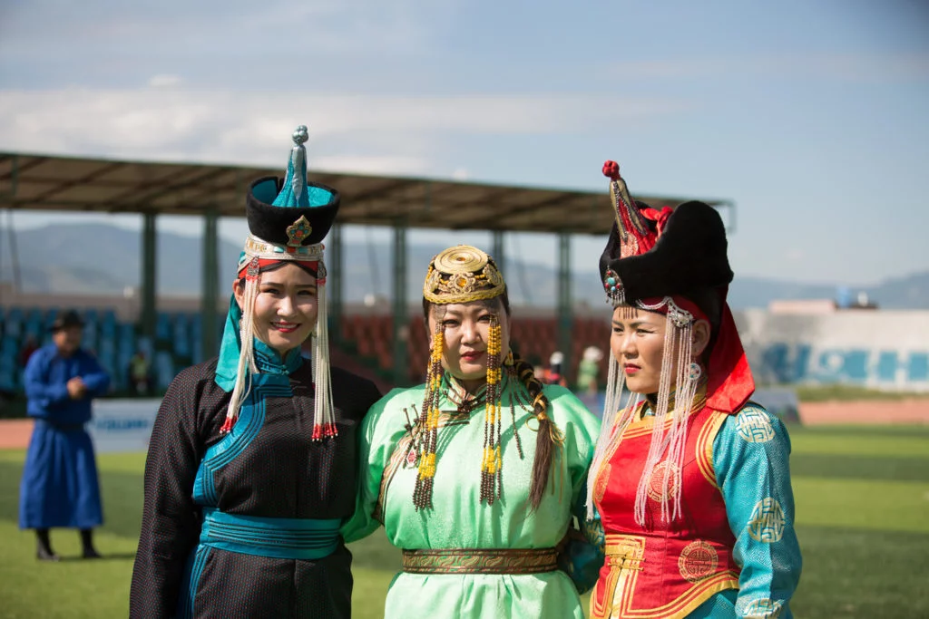 traditional mongolian fashion